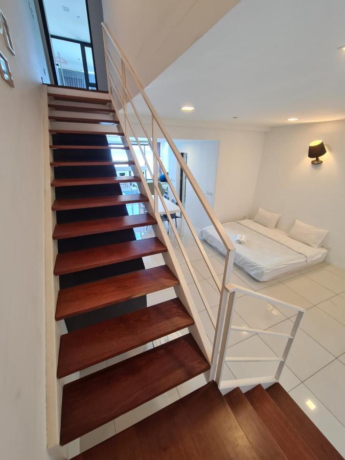 Sunrise Gurney Executive Premium Apartment *