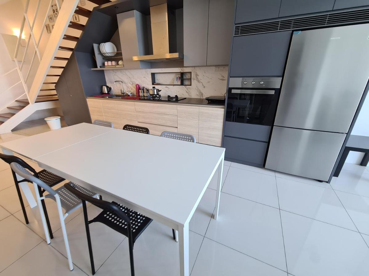 Sunrise Gurney Executive Premium Apartment George Town