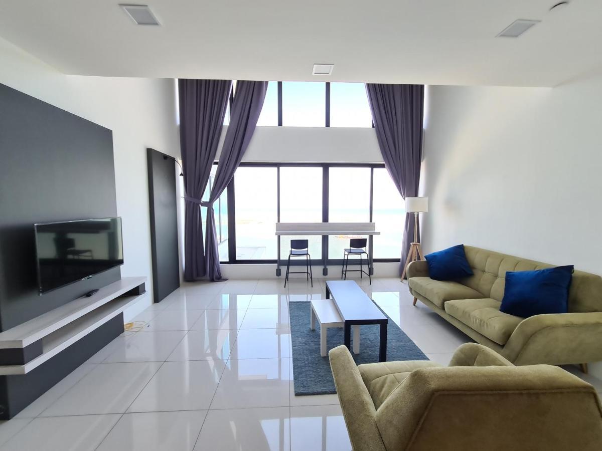 Sunrise Gurney Executive Premium Apartment