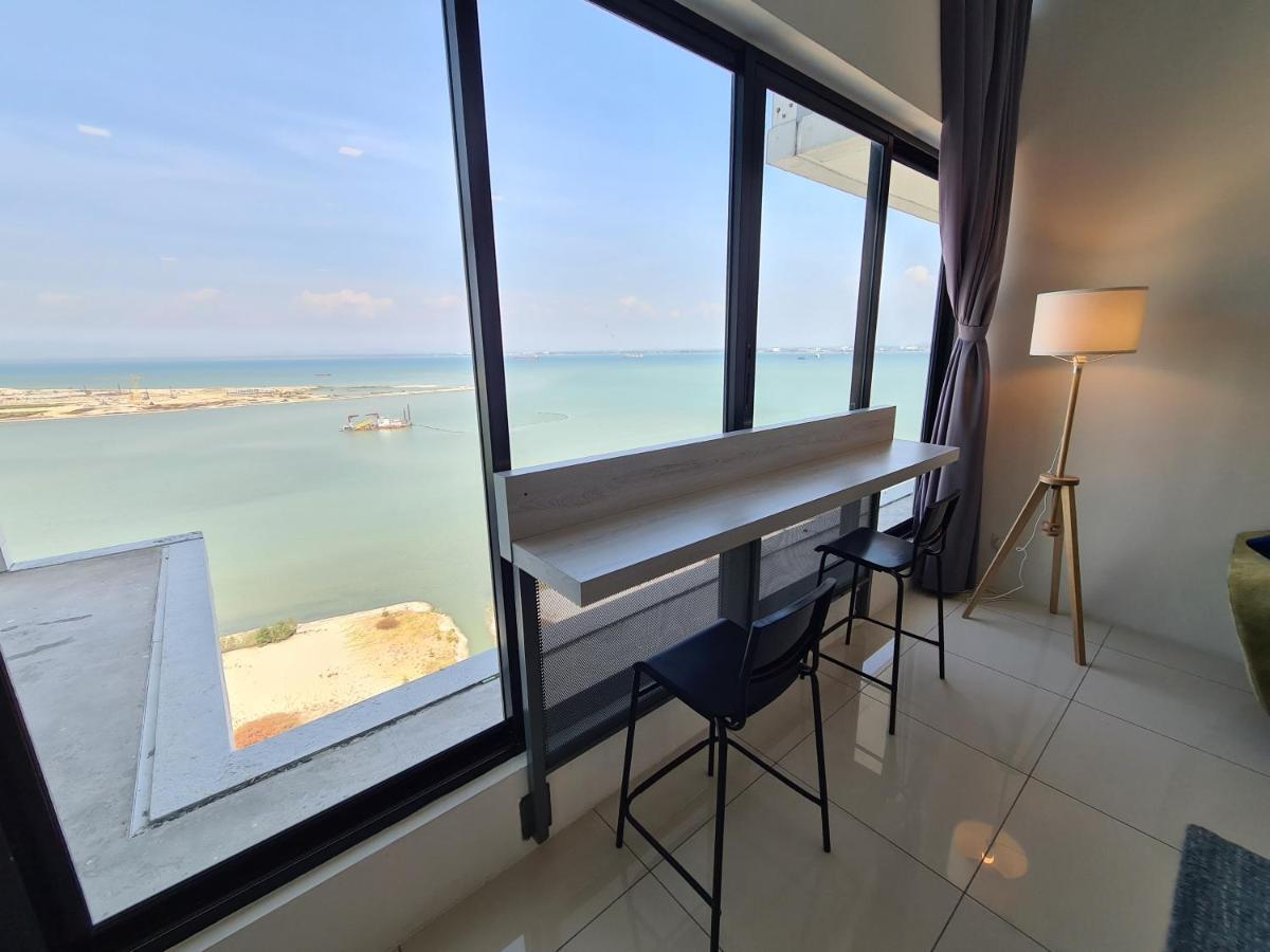 Sunrise Gurney Executive Premium Apartment